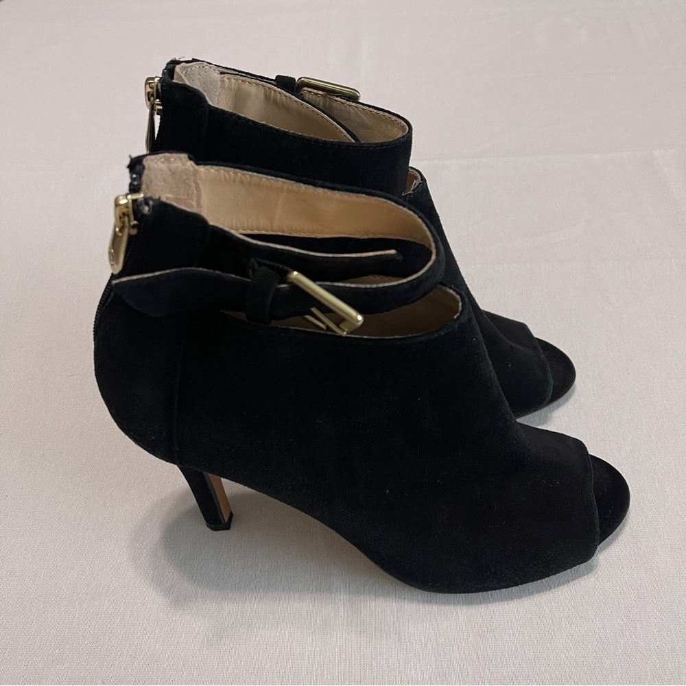 Adrienne Vittadini Gail Suede Ankle Booties Black with 3.5” Heel size 8
